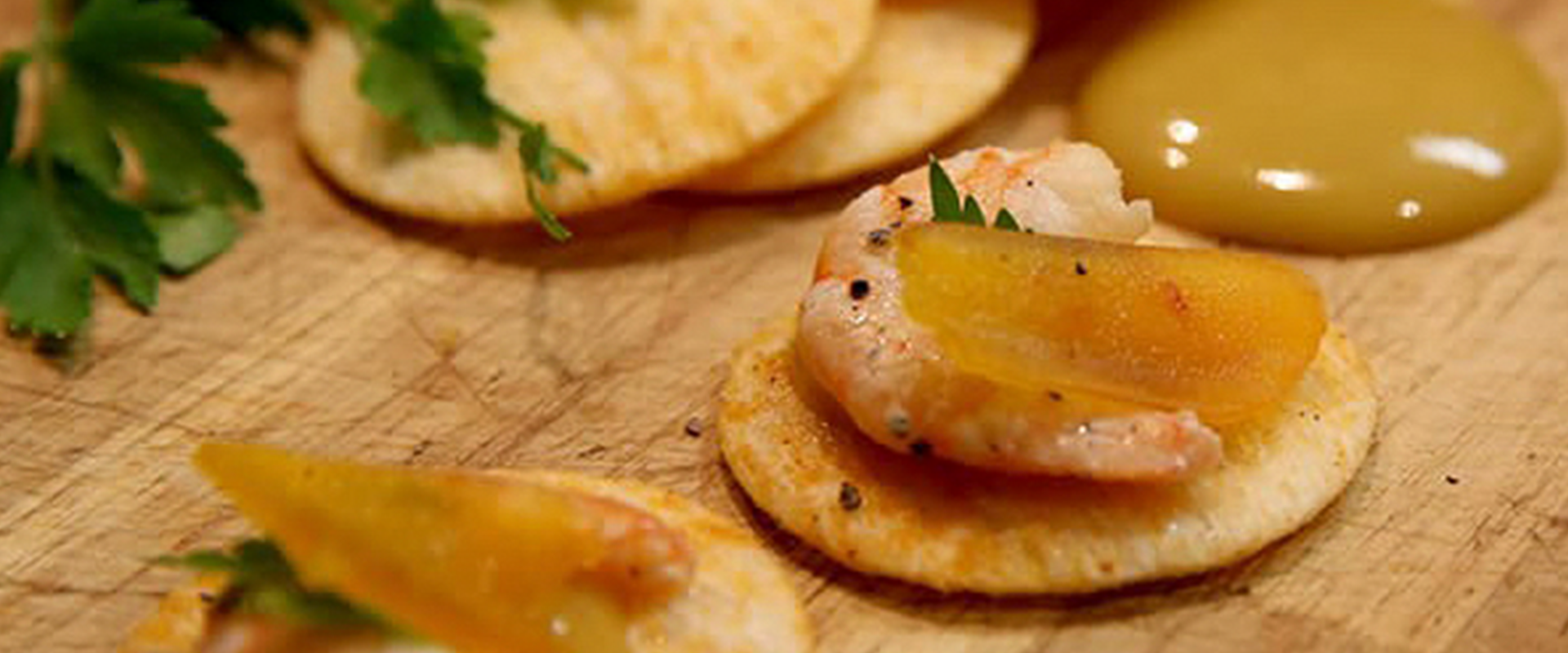 Camarão e damasco com Kalassi Rice Cracker